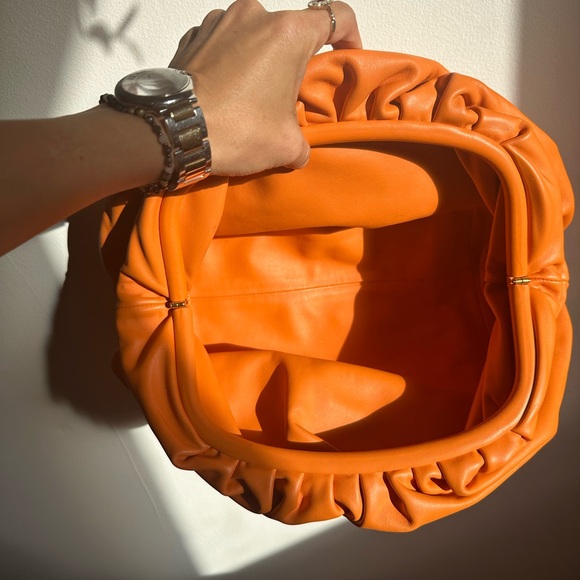 BOTTEGA - The POUCH - orange colour . Large size . 100% auth, includes dustbag. - Picture 2 of 6